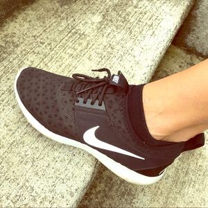 Nike Tennis Shoes